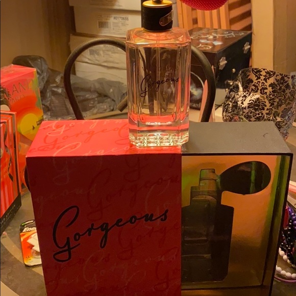 Victoria’s Secret gorgeous - Picture 4 of 7